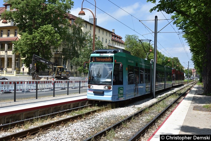 Bild: TW 615+613 als Linie 5 bei der Einfahrt in die Haltestelle Humboldtstraße.