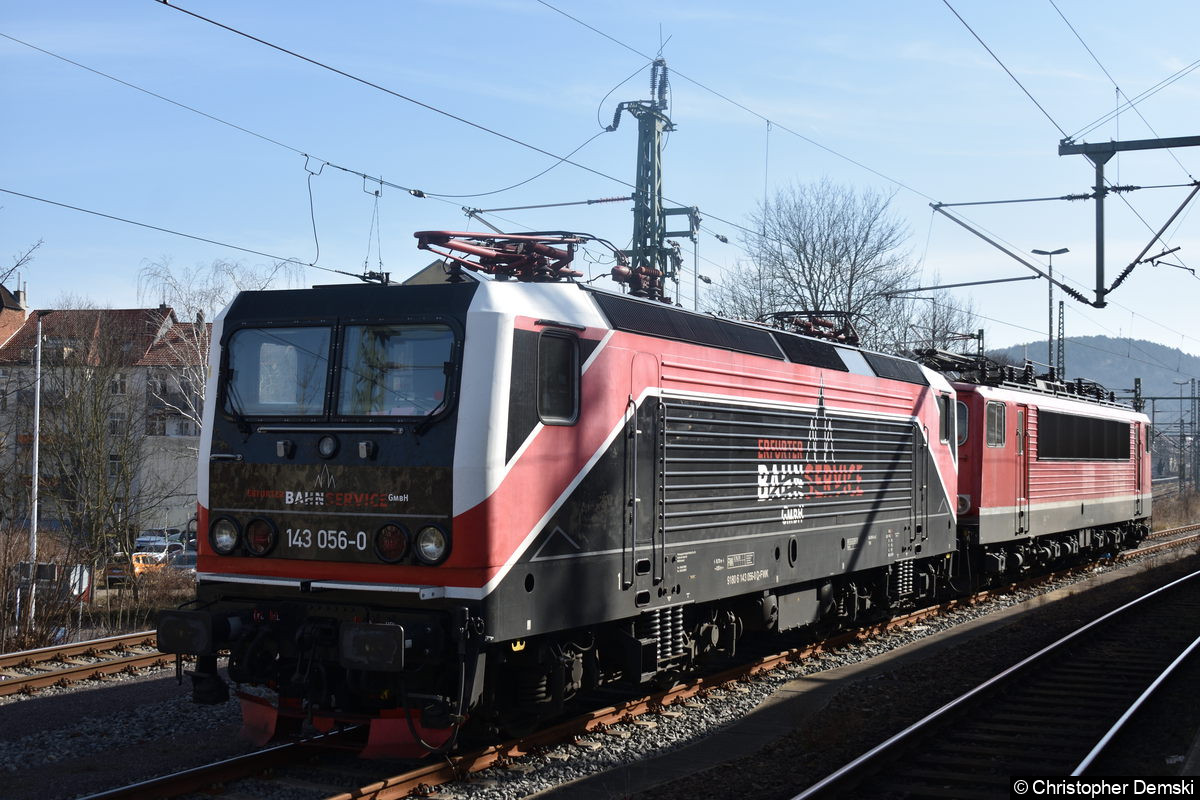 Bild: 143 056-0+155 196-9 stehen in Eisenach Hbf.