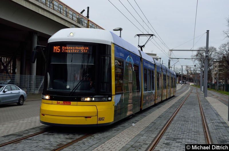 Bild: 8002 als Linie M5 in der Emma-Herwegh-Str.