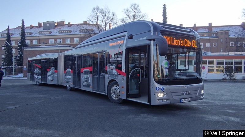 Bild: Vorstellung des MAN Lion's City GL auf dem Betriebshof Müllerstr.