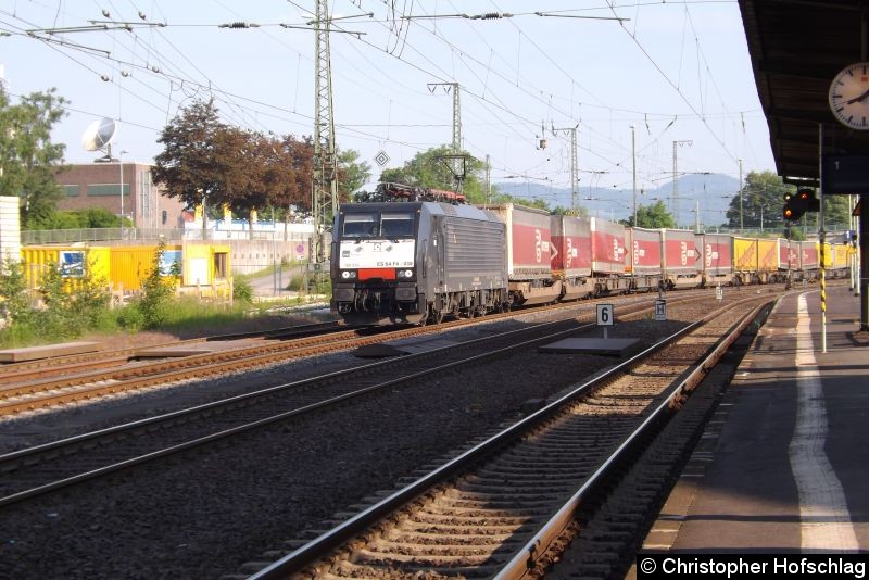 Bild: BR 189 938 (ES 64 F4-038) bei der Einfahrt in Bebra.