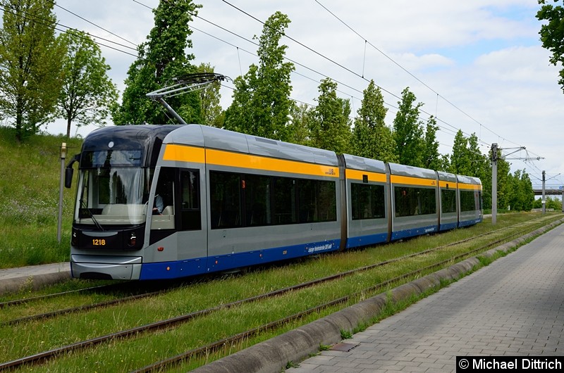 Bild: 1218 als Linie 16 zwischen den Haltestellen Messegelände und S-Bahnhof Messe.