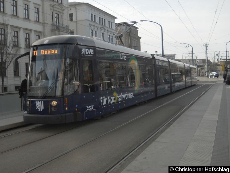 Bild: Auf der Linie 11 an der Haltestelle Bahnhof Neustadt.