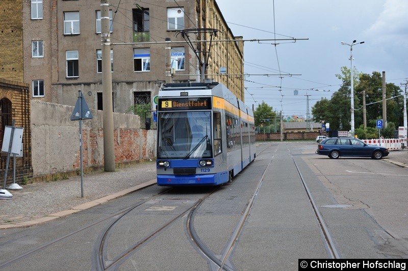 Bild: TW 1129 als Linie 9 an Straßenbahnhof Wittenbergstraße.