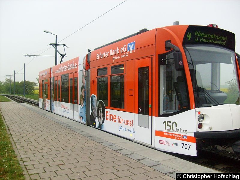 Bild: TW 707 als Zweiterwagen auf der Linie 4 in Bindersleben.