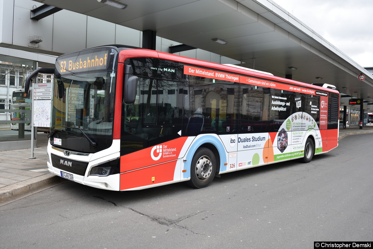 Wagen 326 als Linie 52 am Busnbahnhof.