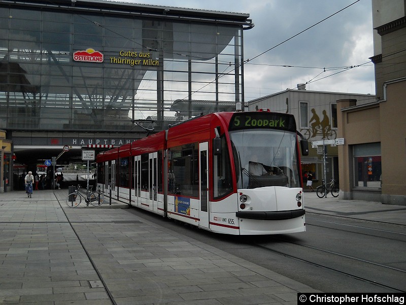 Bild: Beim Verlassen der Haltestelle Hauptbahnhof.