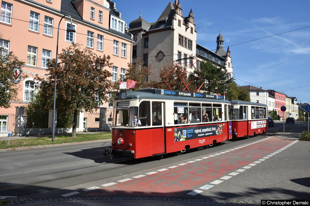 Tw 51+19 beim Verlassen der Haltestelle Nordstraße.