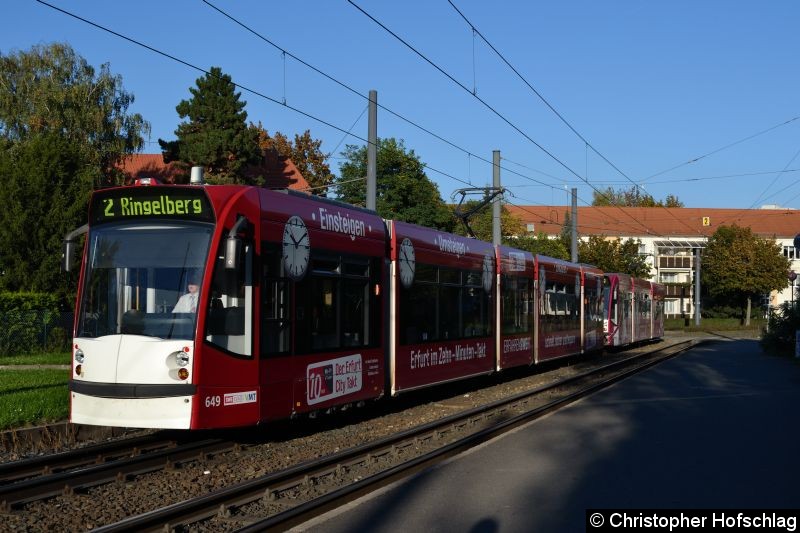 Bild: TW 649+705 als Linie 2 kurz vor der Haltestelle Agentur für Arbeit.