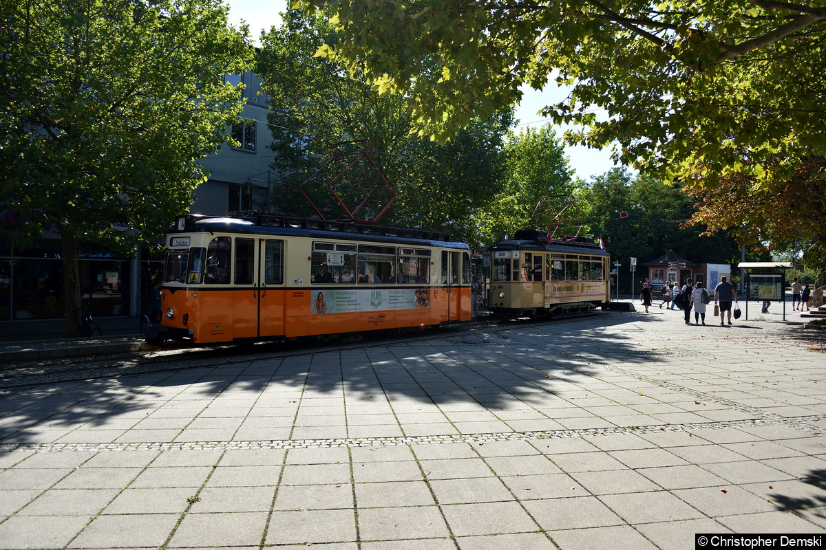 Tw 38 und Tw 17 am Hauptbahnhof.