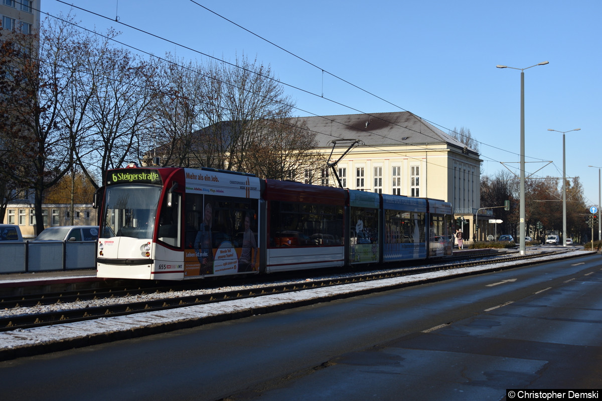 TW 655 als Linie 6 in Richtung Steigerstraße an der Haltestelle Universität