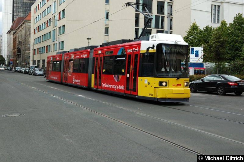 Bild: 1034 als Linie M4 in der Dorothenstr.