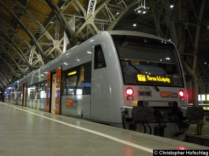 Bild: VT 005 als MRB 2 nach Borna (b.Leipzig) mit VT 011.