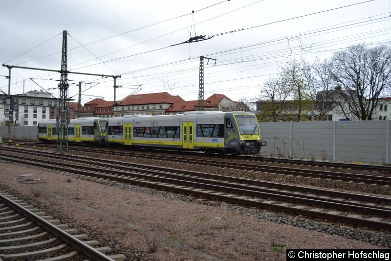 Bild: VT650 733+650 708 bei der Ausfahrt in Erfurt Hauptbahnhof.