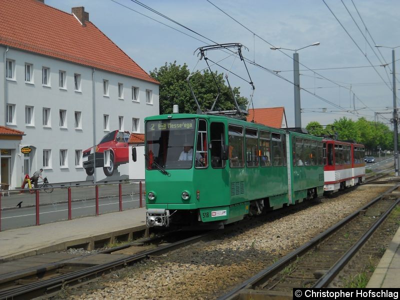 Bild: TW 518+405 als Linie 2 an der Haltestelle Klinikum.