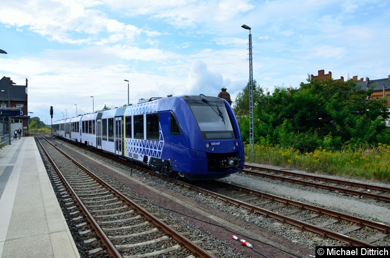 Bild: Abgestellt im Bahnhof Rathenow steht der LINT 81 620 407/621 407/620 907.
Diese Triebwagen werden derzeit auf der Strecke Brandenburg Hbf. - Rathenow eingefahren.