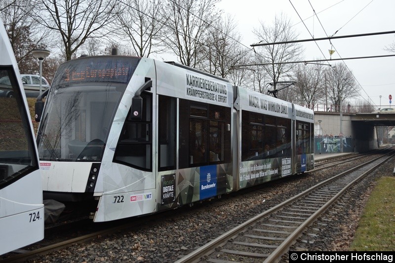 Bild: TW 722+724 beim Verlassen der Haltestelle Abzweig Wiesenhügel.