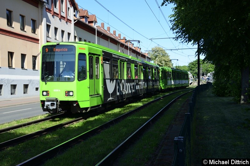 Bild: 6228 + 6136 als Linie 9 zwischen den Haltestellen Bauweg und Körtingsdorfer Weg.