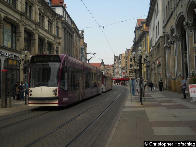 Bild: TW 703+705 in der Ihnenstadt.