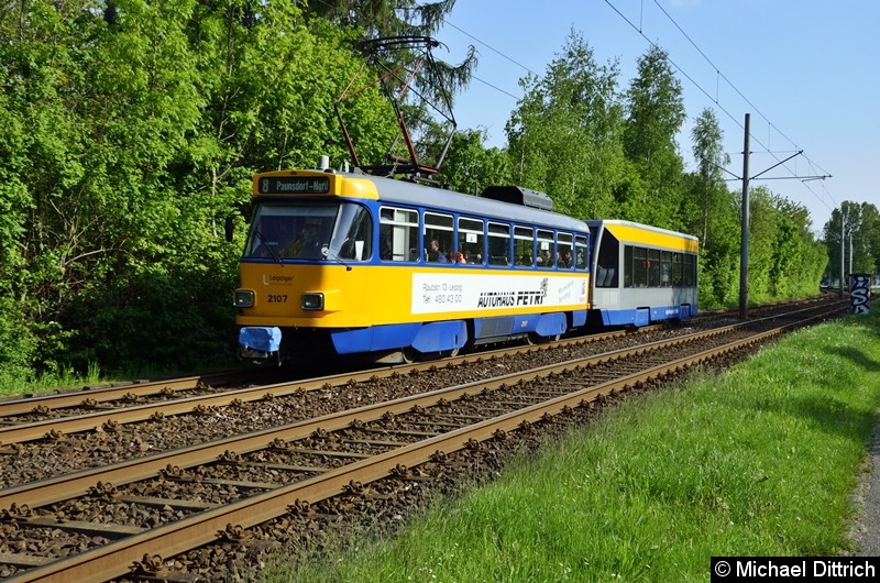 Bild: 2107 + 906 als Linie 8 zwischen den Haltestellen Strabf. Paunsdorf und Am Vorwerk.