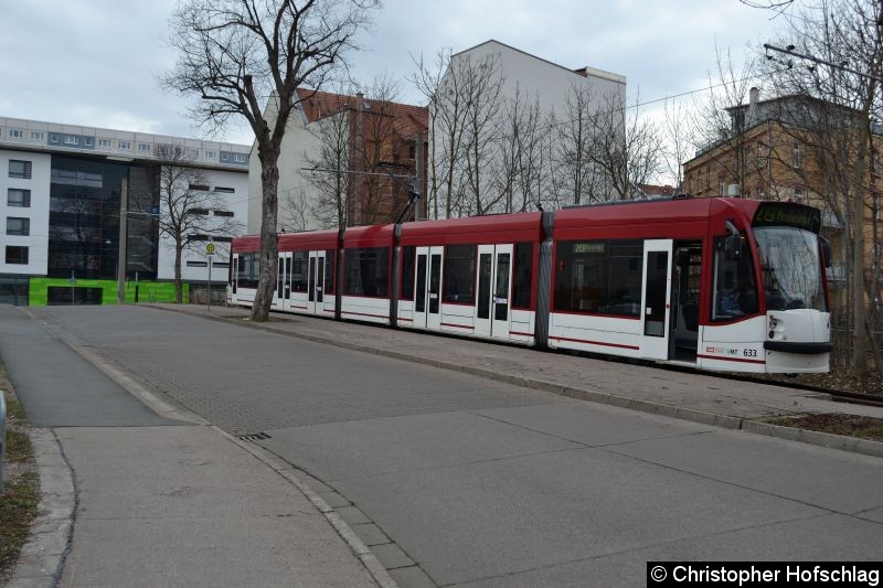 Bild: TW 633 als Linie 2 an der Ersatzhaltestelle Eichenstraße.