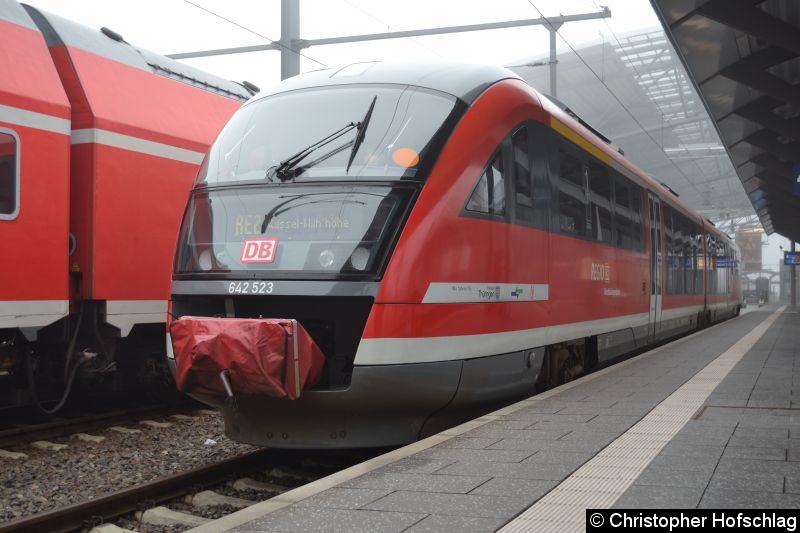 Bild: 642 523 als RE2 nach Kassel in Erfurt Hauptbahnhof.