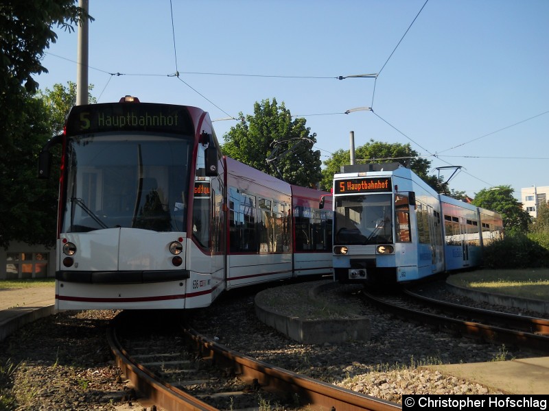 Bild: 602 grade bei der Einfahrt in die Schleife Grubenstraße . TW 636 warte auf seine Abfahrt in die Stadt bzw. Hauptbahnhof.