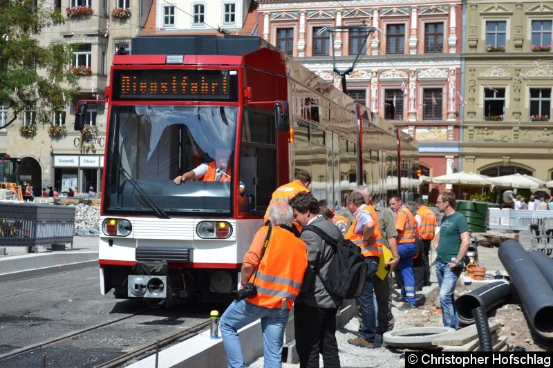 Bild: TW 601 steht jetzt in der Stadtauswärts Haltestelle Fischmarkt/Rathaus.