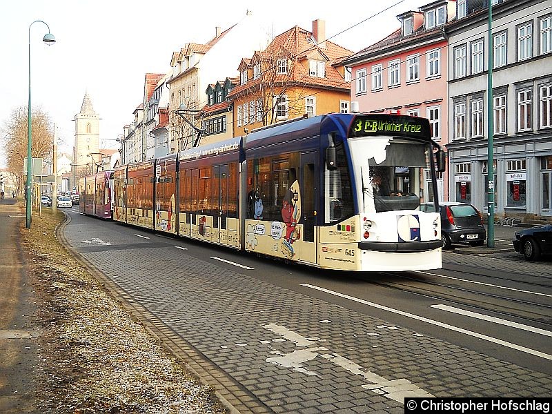 Bild: TW 645+704 auf der Linie 3 in der Andreasstraße.