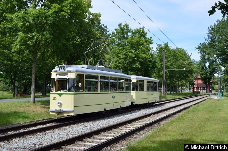 Bild: Der historische Triebwagen 413 und sein Beiwagen 509 bei der Abreise in Heerenkrug.