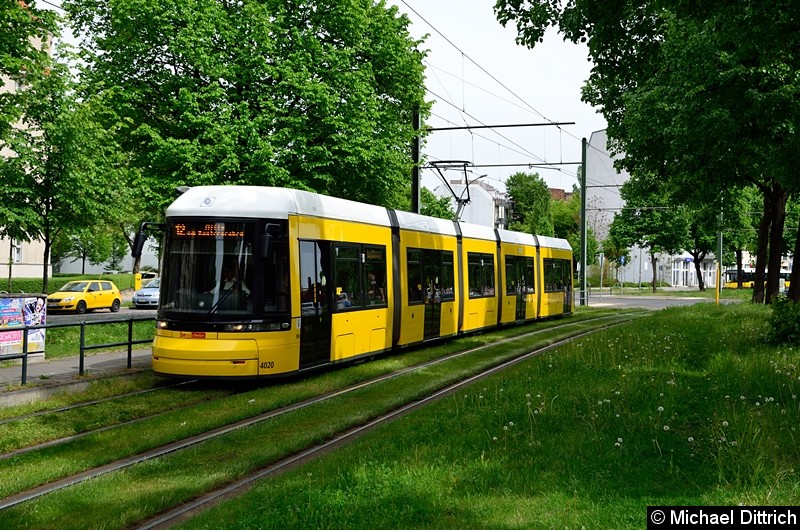 Bild: 4020 als Linie 12 an der Haltestelle Stahlheimer Str./Wisbyer Str.