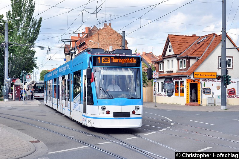 TW 625 als Linie 1zur Thüringenhalle in der Magdeburger Allee/Salinenstraße. Ab Thüringenhalle fuhr dieser Wagen wieder als Linie 5 zum Zoopark zurück. Bild: TW 625 als Linie 1zur Thüringenhalle in der Magdeburger Allee/Salinenstraße. Ab Thüringenhalle fuhr dieser Wagen wieder als Linie 5 zum Zoopark zurück.