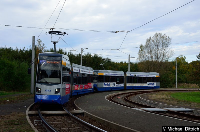 Bild: 1342 + 1317 als Linie 15 in der Wendeschleife in Miltitz.