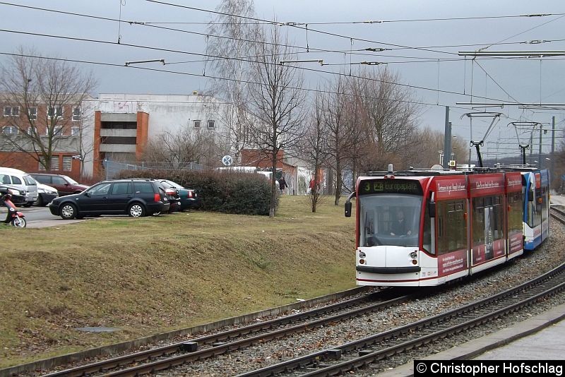 Bild: Tw 711+709 als Linie 3 in Bereich Melchendorf .