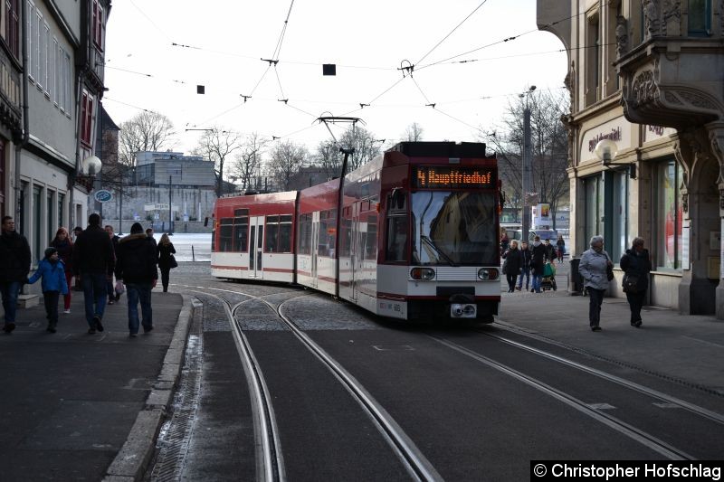 Bild: TW 603 beim Abbiegen auf dem Domplatz.