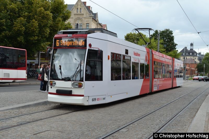 Bild: TW 609 an der Haltestelle Domplatz Nord.