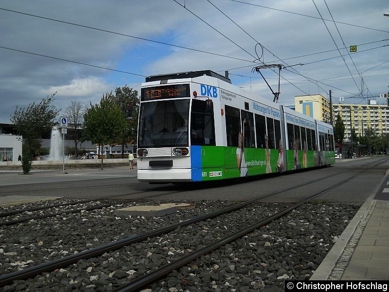 Bild: TW 611 in Rieth auf dem Weg zur Haltestelle Mainzer Straße.