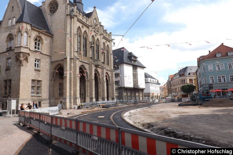 Bild: Der Gleisbereich zwischen Markstraße und Fischmarkt/Rathaus ist zum Teil schon betoniert worden.