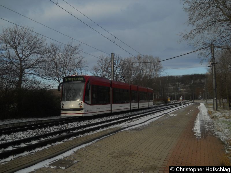 Bild: TW 654 auf dem Weg zur Haltestellle Roter Berg.