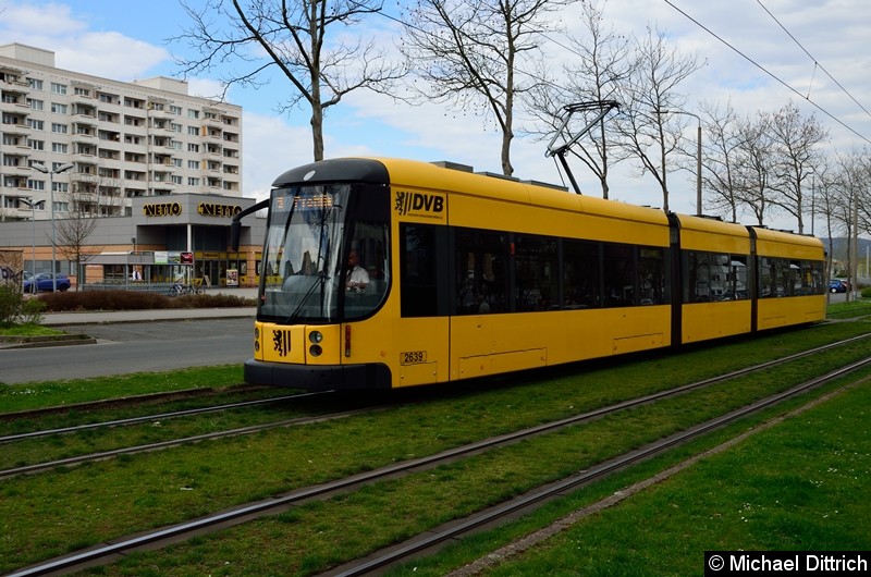 Bild: 2639 als Linie 9 zwischen den Haltestellen Albert-Wolf-Platz und Jacob-Winter-Platz.