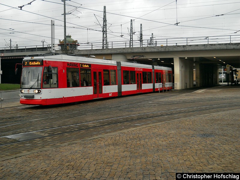 Bild: TW 647 auf der Linie 7 nach Kröllwitz am Hauptbahnhof.