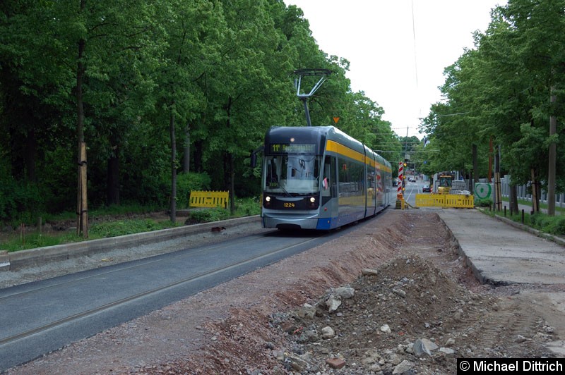 Bild: 1224 als Linie 11E in der Bornaischen Str. zwischen den Haltestellen Raschwitzer Str. und S Connewitz.