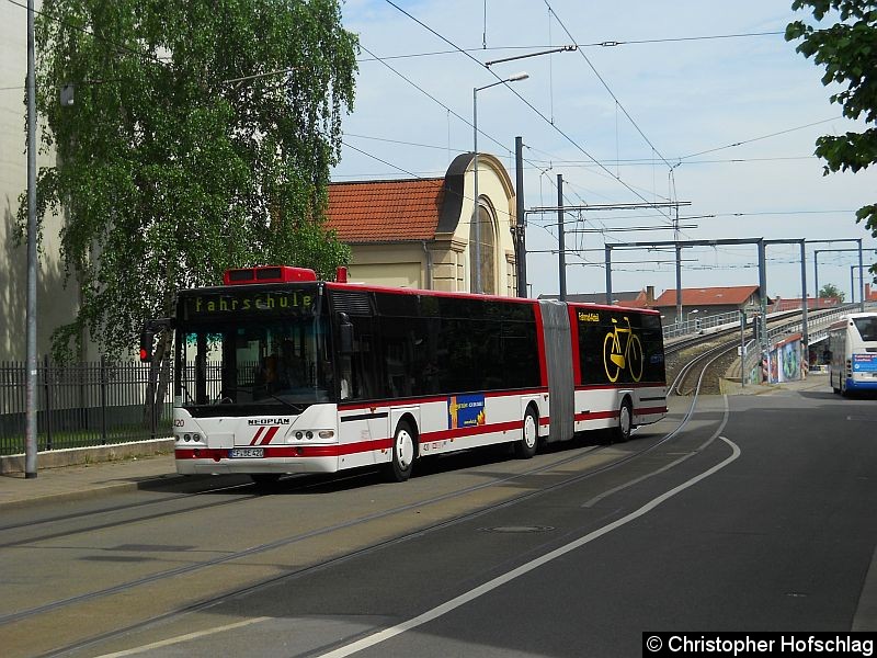 Bild: Bus 420 als Fahrschule im Bereich Salinenstraße.