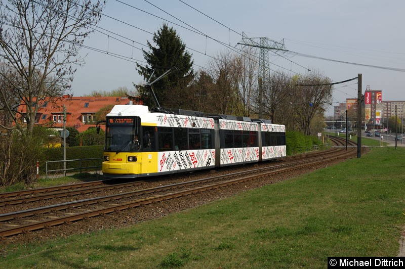 Bild: GT6U 1517 als Linie 16 kurz vor der Haltestelle Landsberger Allee/Rhinstr.