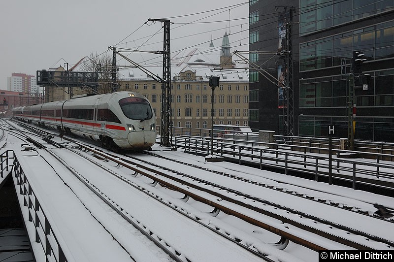 Bild: In Deutschland verkehren die Diesel-ICE nur noch auf der Strecke Berlin - Hamburg - Arhus (Dänemark).
Hier kurz vor dem Bahnhof Berlin Alexanderplatz.