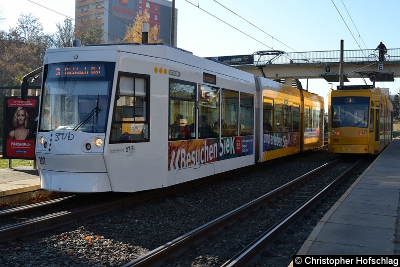 Bild: TW 207 als Linie 3 an der Haltestelle Fußgängerbrücke.