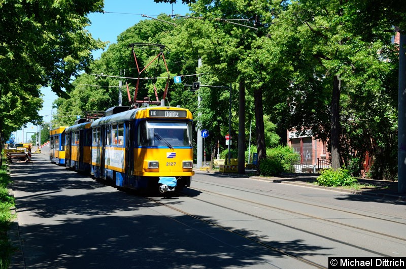 Bild: 2127 + 2134 + 924 als Linie 11E in der Bornaische Str.