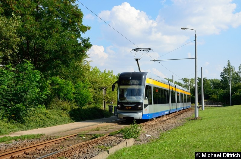 Bild: 1204 als Linie 8 an der Haltestelle Grünau-Nord.