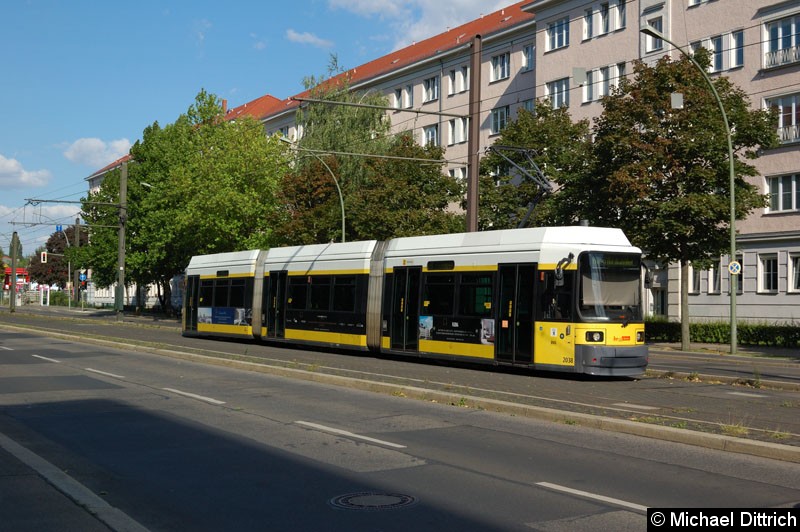 Bild: 2038 als Linie M8 in der Wendestelle Kniprodestr./Danziger Str.
