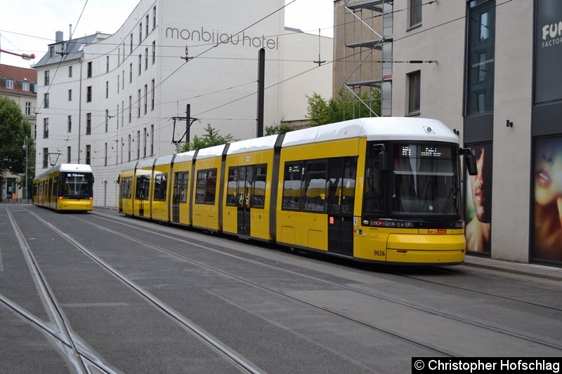 Bild: TW 9026 als Linie M4 in der Großen Präsidentenstr.